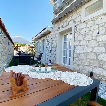 Fatma Hanim Konagi Alacati * İzmir